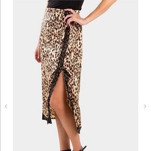 "Sami" Leopard print midi skirt with black lace detail